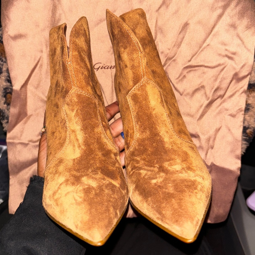 NWT- Gianvito Rossi Tan Suede Ankle Boots